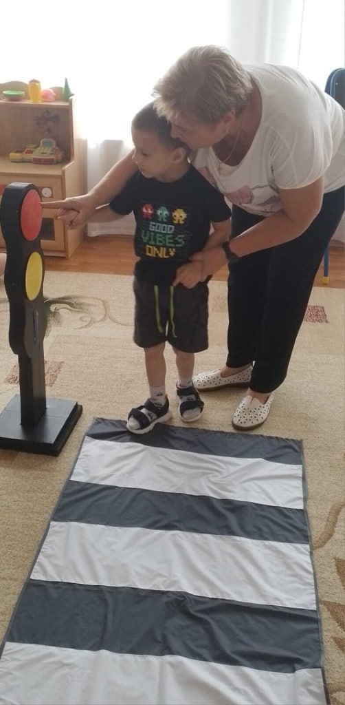 Автоинспекторы Ноябрьска провели познавательную беседу «Помни правила дорожного движения»