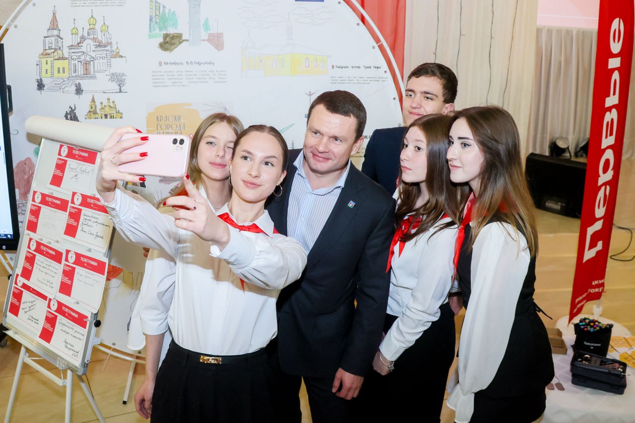 В Пангодах состоялось заседание Координационного совета Движения Первых, в котором принял участие глава Надымского района Дмитрий Жаромских