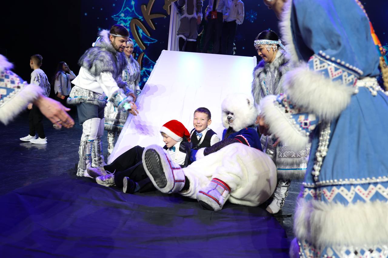 В Салехарде прошла Губернаторская ёлка В Салехарде прошла Губернаторская ёлка