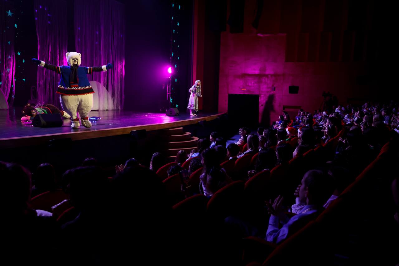 В Салехарде прошла Губернаторская ёлка В Салехарде прошла Губернаторская ёлка