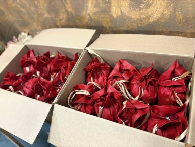 4600 новогодних подарков от Ямала доставлены в Волновахский округ