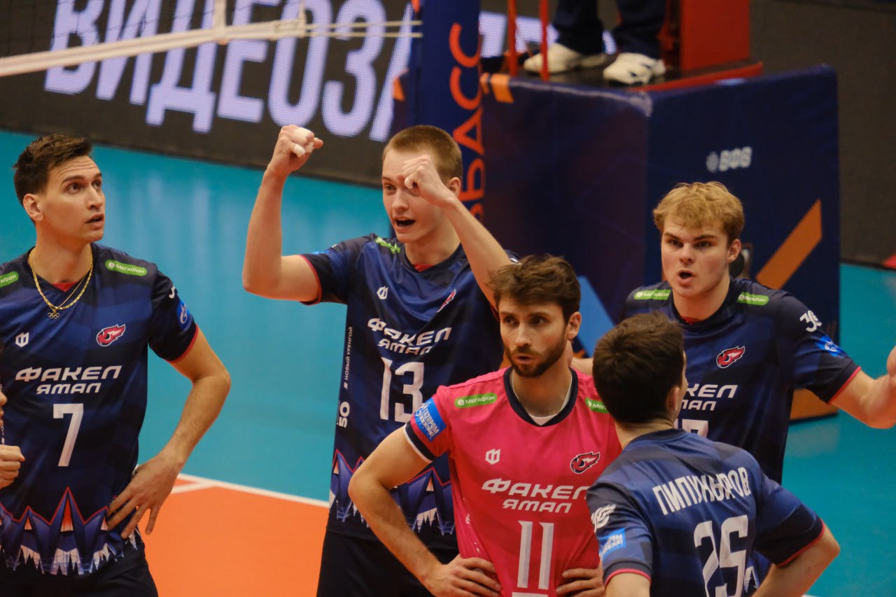 Наши нервы были натянуты, словно волейбольная сетка Наши нервы были натянуты, словно волейбольная сетка