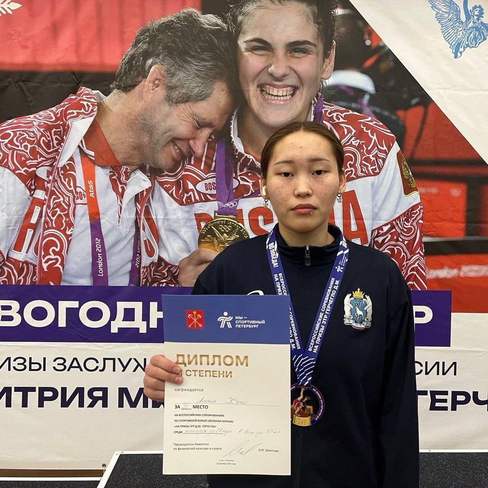 Пуровская спортсменка завоевала бронзу на всероссийских соревнованиях по спортивной (вольной) борьбе