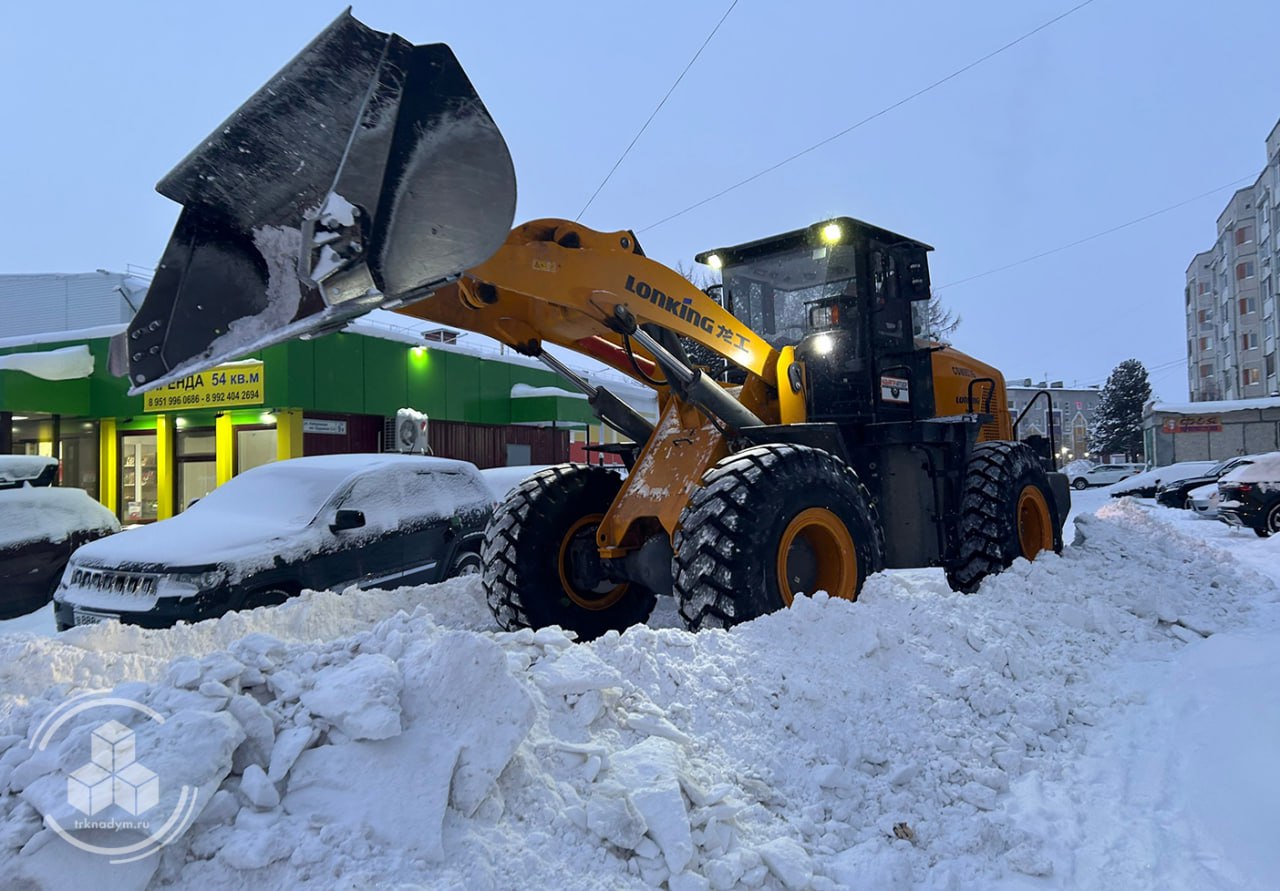 «Надымгоравтодор» ведет плановую круглосуточную уборку снега