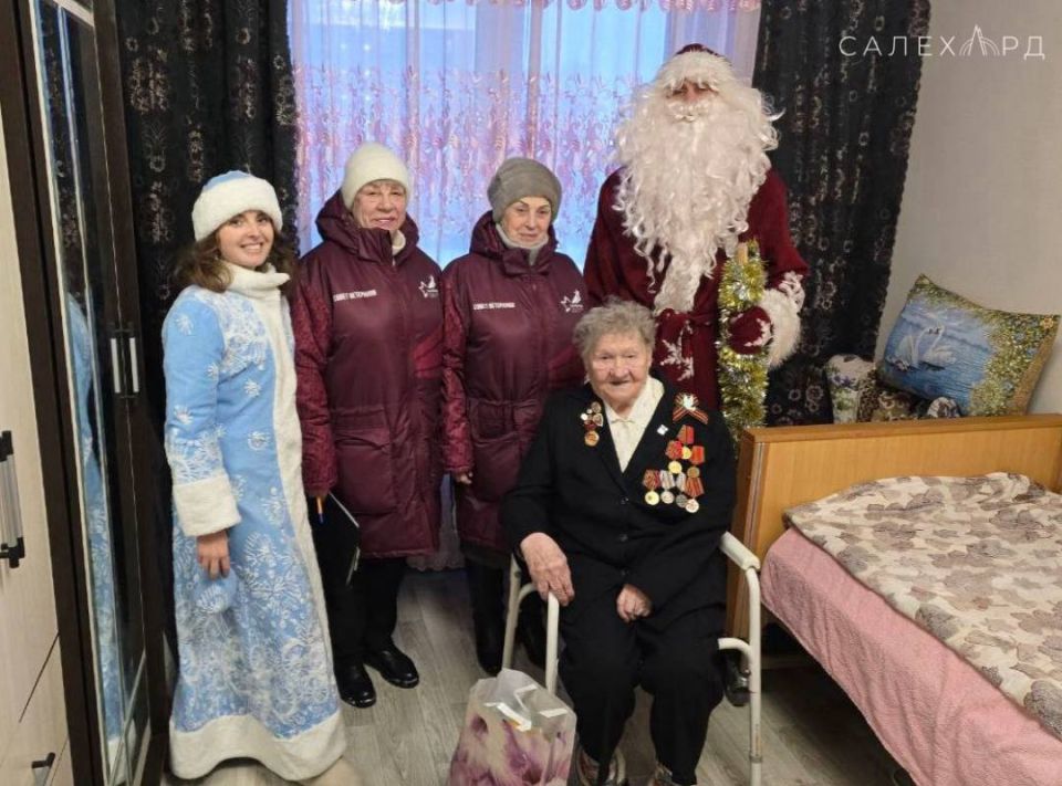 Волшебство в Салехарде: Дед Мороз, Снегурочка и Совет ветеранов дарят праздник