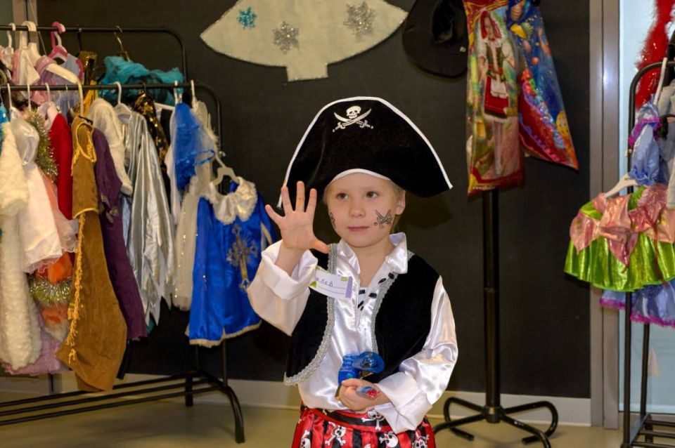 Очень добрая акция: в Новом Уренгое проходит ярмарка обмена новогодних костюмов