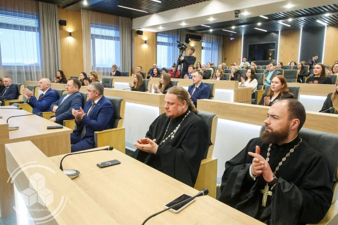 В Надыме состоялась торжественная церемония вручения знака общественного признания «Успех года - 2025» В Надыме состоялась торжественная церемония вручения знака общественного признания «Успех года - 2025»