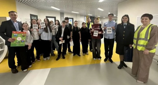 Госавтоинспекция и «Родительский патруль» провели блиц-уроки по зимней безопасности на дороге для учеников школы № 4