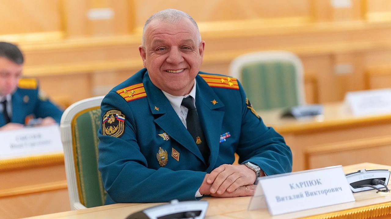 Принял участие в торжественных мероприятиях, посвященных 35-летию МЧС России Принял участие в торжественных мероприятиях, посвященных 35-летию МЧС России