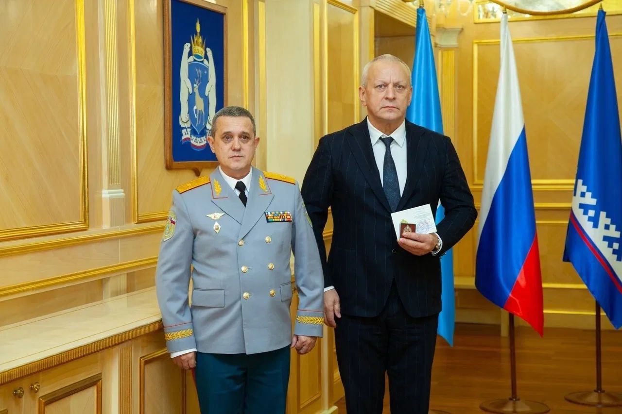 Особые, профессиональные поздравления в этот день прозвучали от начальника Главного управления МЧС России по Ямало-Ненецкому автономному округу Олега Гилёва Особые, профессиональные поздравления в этот день прозвучали от начальника Главного управления МЧС России по Ямало-Ненецкому автономному округу Олега Гилёва