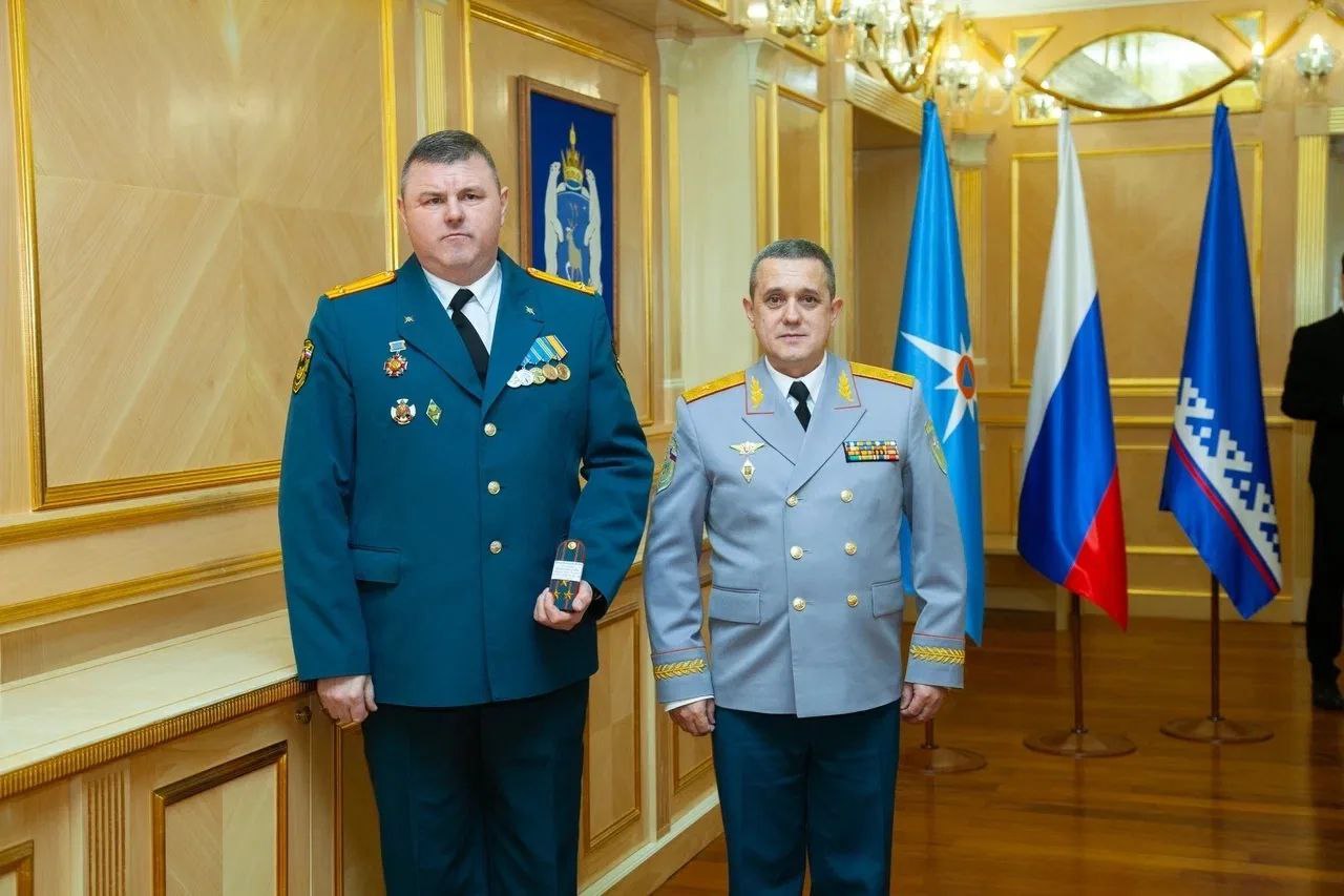 Особые, профессиональные поздравления в этот день прозвучали от начальника Главного управления МЧС России по Ямало-Ненецкому автономному округу Олега Гилёва Особые, профессиональные поздравления в этот день прозвучали от начальника Главного управления МЧС России по Ямало-Ненецкому автономному округу Олега Гилёва