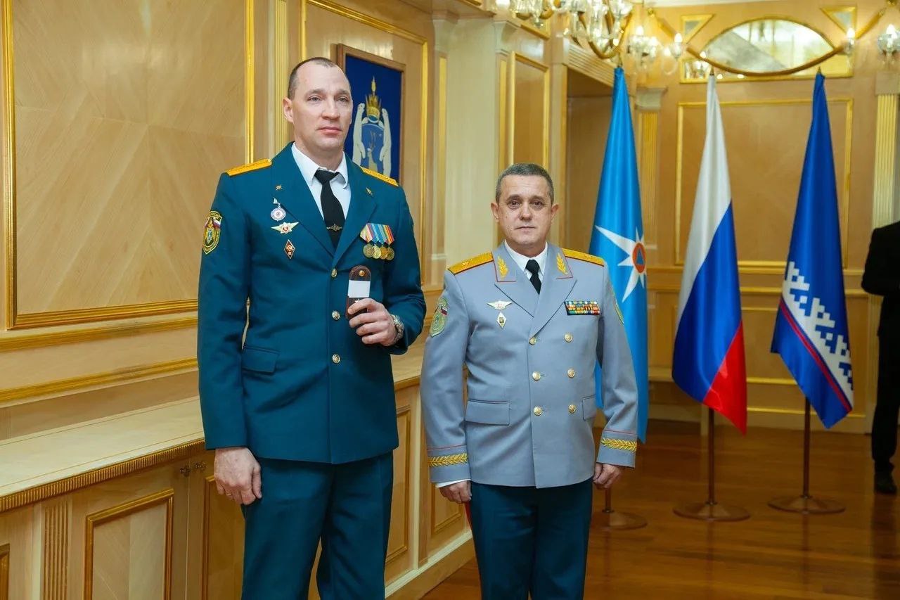 Особые, профессиональные поздравления в этот день прозвучали от начальника Главного управления МЧС России по Ямало-Ненецкому автономному округу Олега Гилёва Особые, профессиональные поздравления в этот день прозвучали от начальника Главного управления МЧС России по Ямало-Ненецкому автономному округу Олега Гилёва