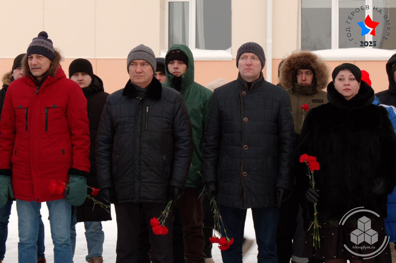 Память героя СВО Михаила Долгова увековечили в Заполярном Память героя СВО Михаила Долгова увековечили в Заполярном
