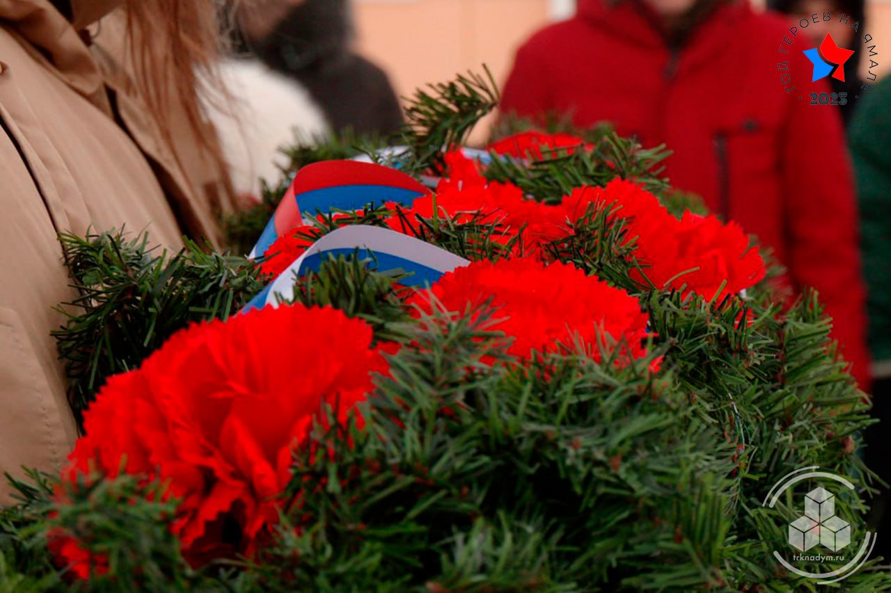 Память героя СВО Михаила Долгова увековечили в Заполярном Память героя СВО Михаила Долгова увековечили в Заполярном