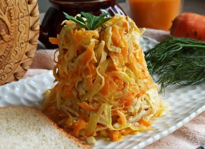 Удивительный салат с кальмарами: простое блюдо с нотками изысканности