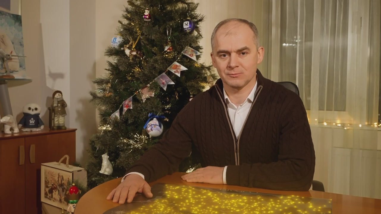 Алексей Титовский: Дорогие салехардцы! В новом году я желаю каждому из вас исполнения самых заветных желаний! Пусть праздник наполнит ваши сердца теплом, а дома — уютом и счастьем!