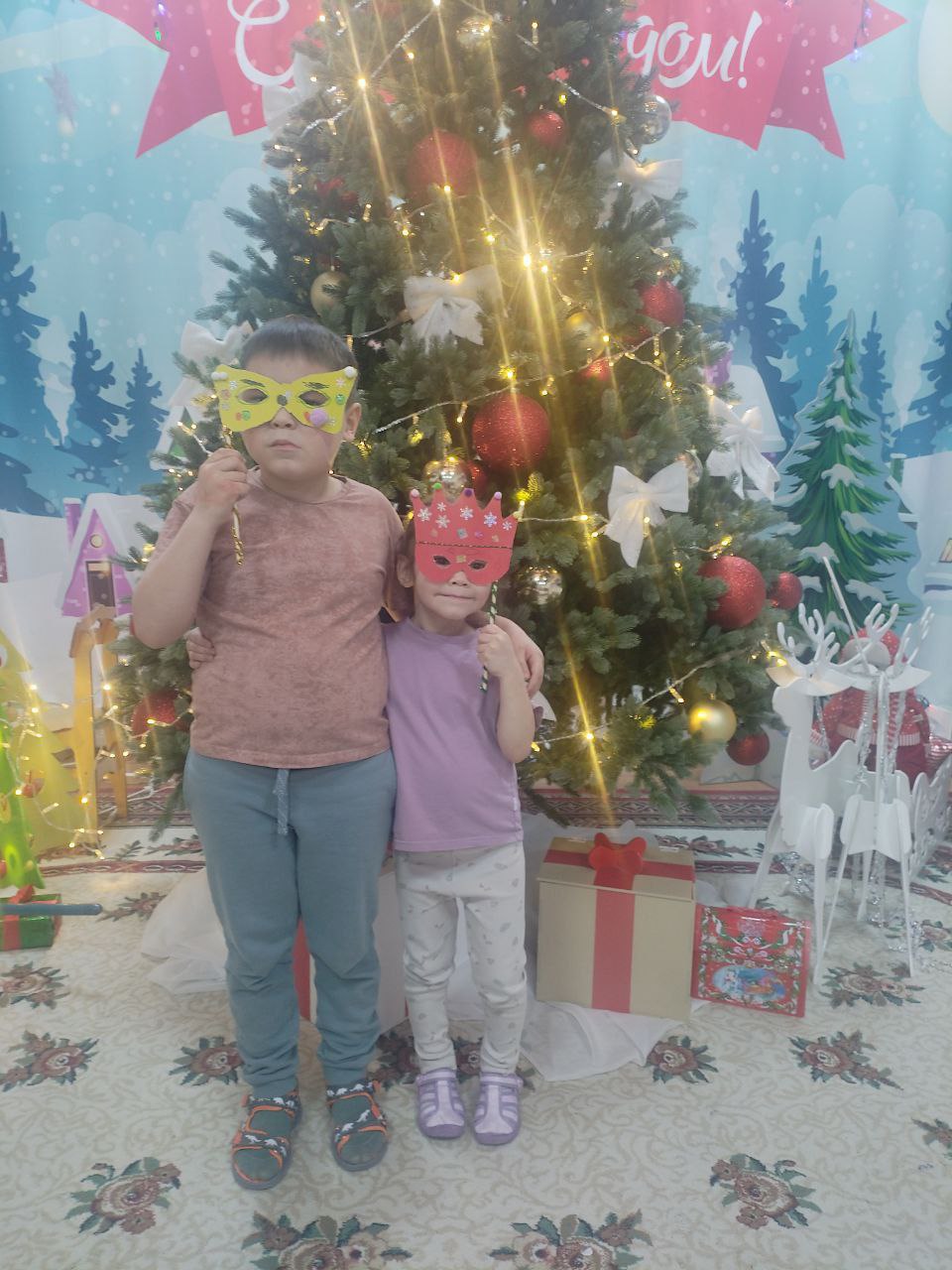 Маленькие огонёчки. В детском саду «Рябинка» прошёл праздник «Карнавальный фейерверк» Маленькие огонёчки. В детском саду «Рябинка» прошёл праздник «Карнавальный фейерверк»