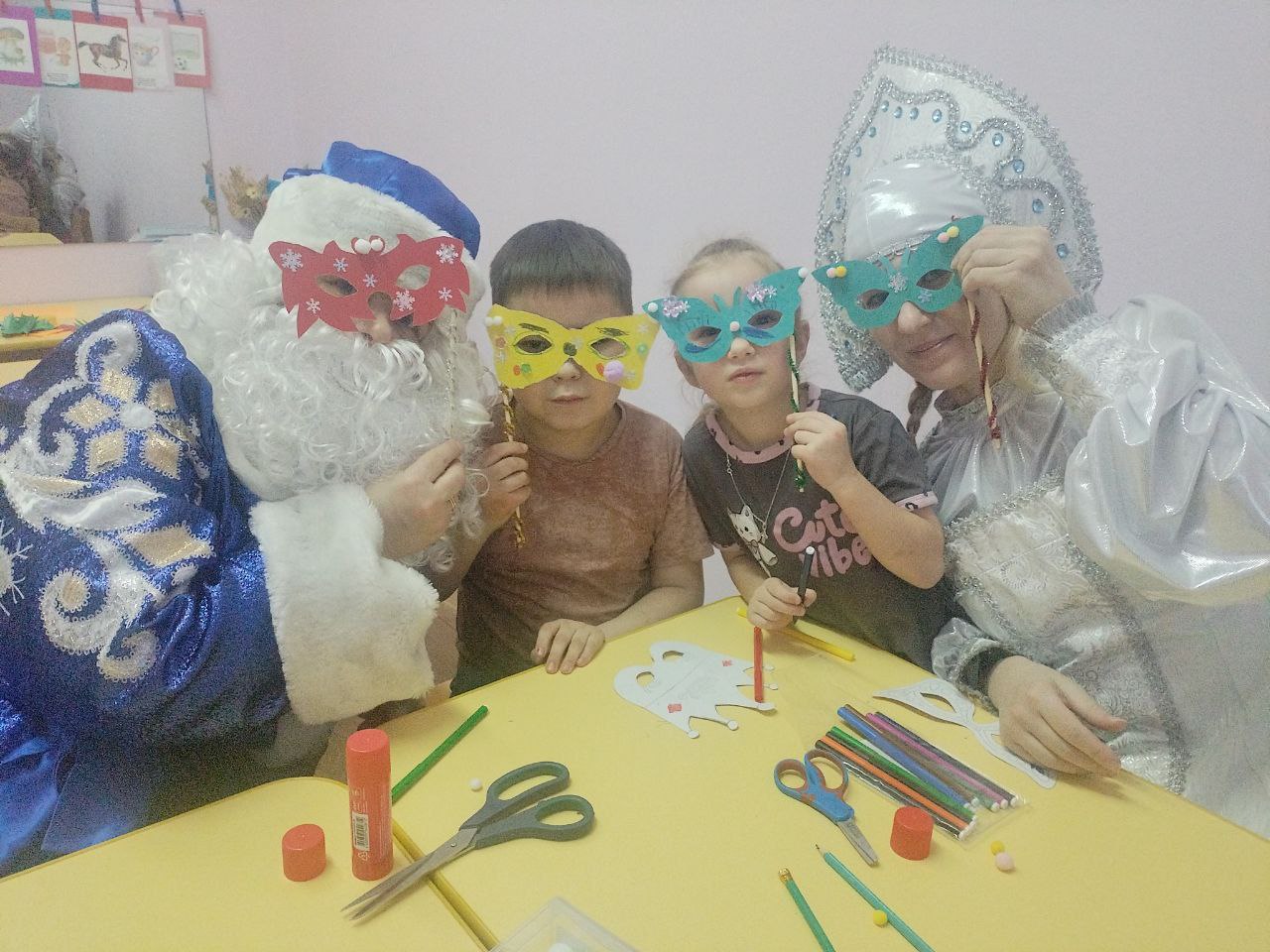 Маленькие огонёчки. В детском саду «Рябинка» прошёл праздник «Карнавальный фейерверк» Маленькие огонёчки. В детском саду «Рябинка» прошёл праздник «Карнавальный фейерверк»