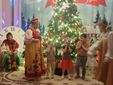 Маленькие огонёчки. В детском саду «Рябинка» прошёл праздник «Карнавальный фейерверк»