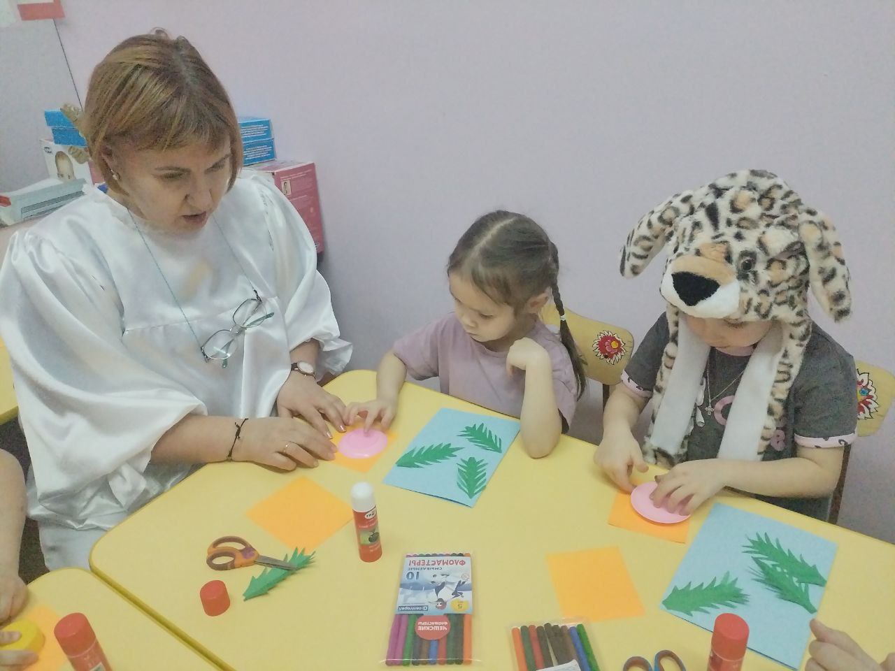 Маленькие огонёчки. В детском саду «Рябинка» прошёл праздник «Карнавальный фейерверк» Маленькие огонёчки. В детском саду «Рябинка» прошёл праздник «Карнавальный фейерверк»