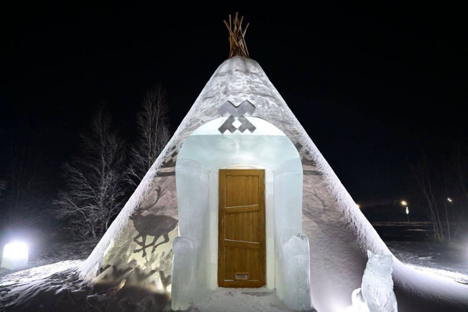 Уникальный ледяной чум открылся в Новом Уренгое