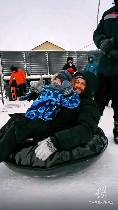 Какой сегодня был день в «Горка-парке»! Вместо обычных спусков — настоящие ватрушечные баталии