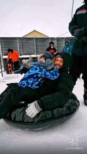 Какой сегодня был день в «Горка-парке»! Вместо обычных спусков — настоящие ватрушечные баталии