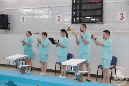 В бассейне «Дельфин» состоялись яркие семейные соревнования