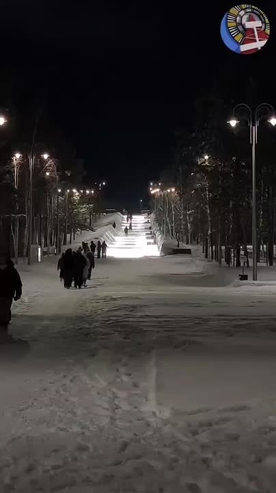 Центральная лестница в Ноябрьск-парке стала ярче!