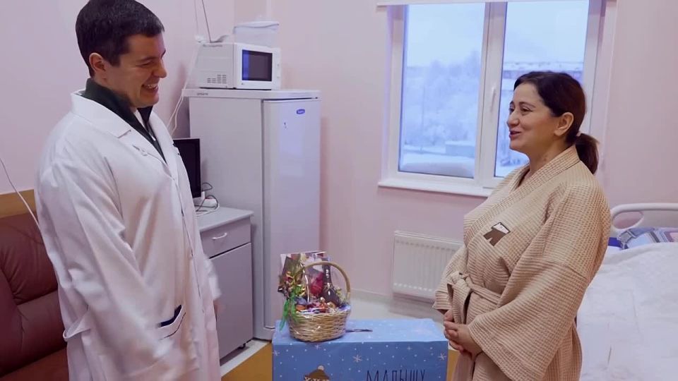 Дмитрий Артюхов: В перинатальном центре Салехарда поздравил мам, чьи малыши появились на свет в новогодние выходные