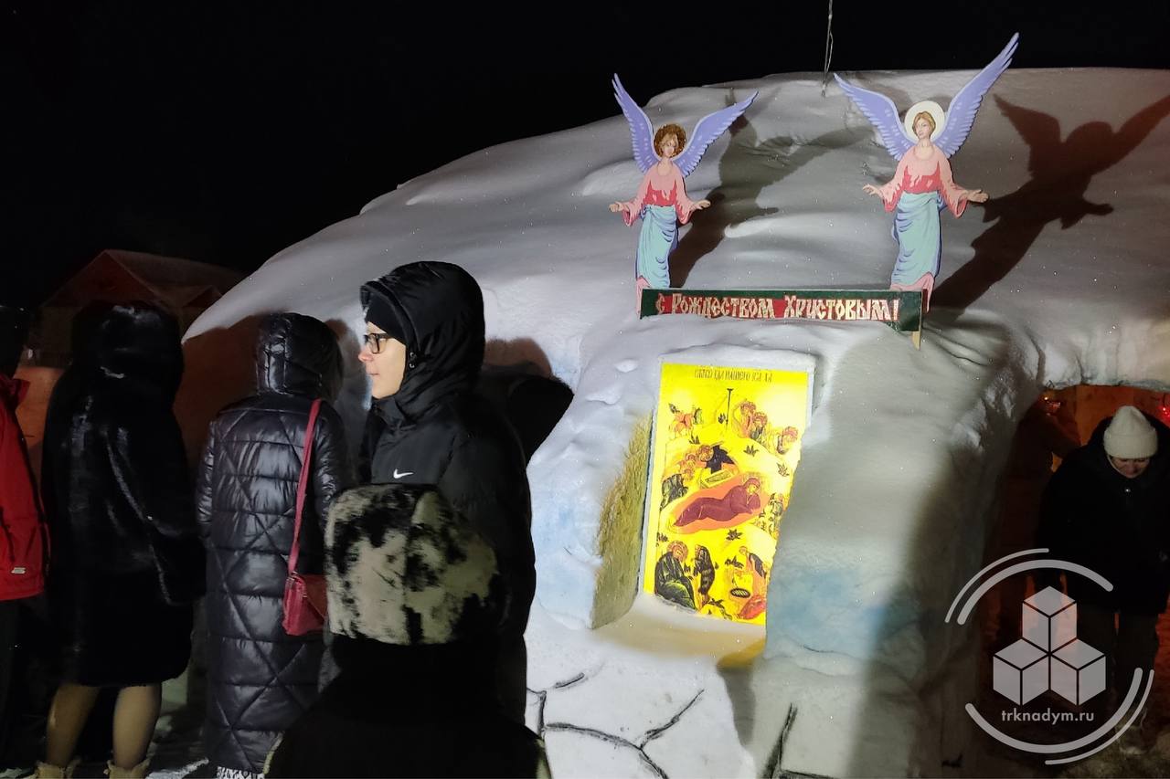 В Пангодах торжественно открыли рождественский вертеп В Пангодах торжественно открыли рождественский вертеп