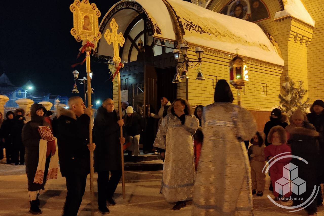 В Пангодах торжественно открыли рождественский вертеп В Пангодах торжественно открыли рождественский вертеп