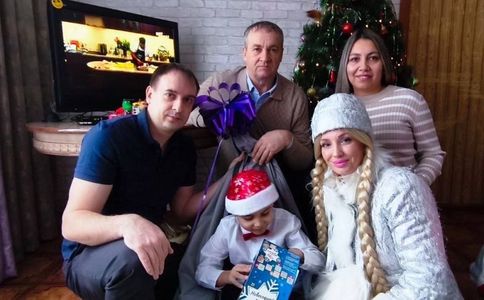 "Ёлка желаний": исполнил мечты ещё троих детей из Уральского федерального округа