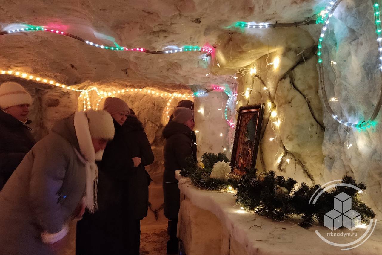 В Пангодах торжественно открыли рождественский вертеп В Пангодах торжественно открыли рождественский вертеп