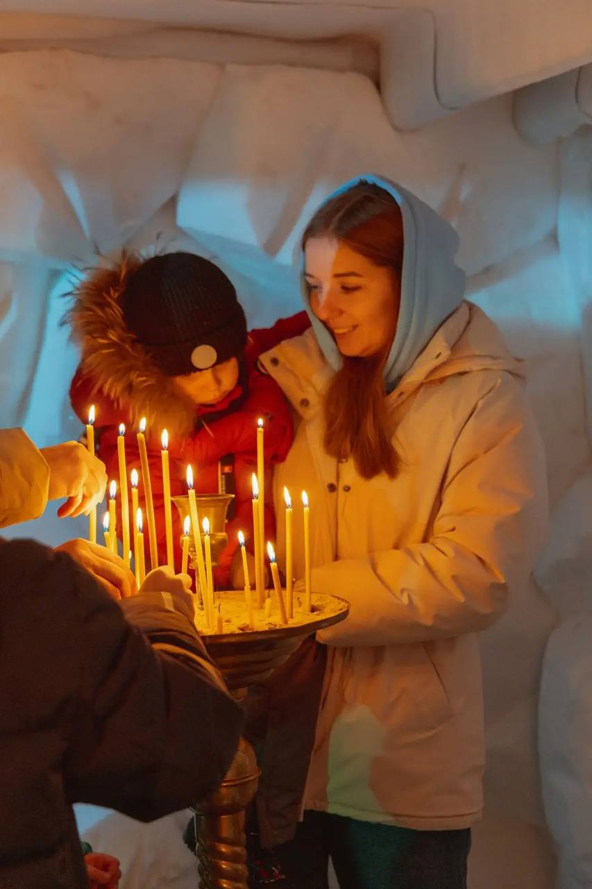 Друзья! Поздравляем вас с праздником Рождества Христова! Друзья! Поздравляем вас с праздником Рождества Христова!