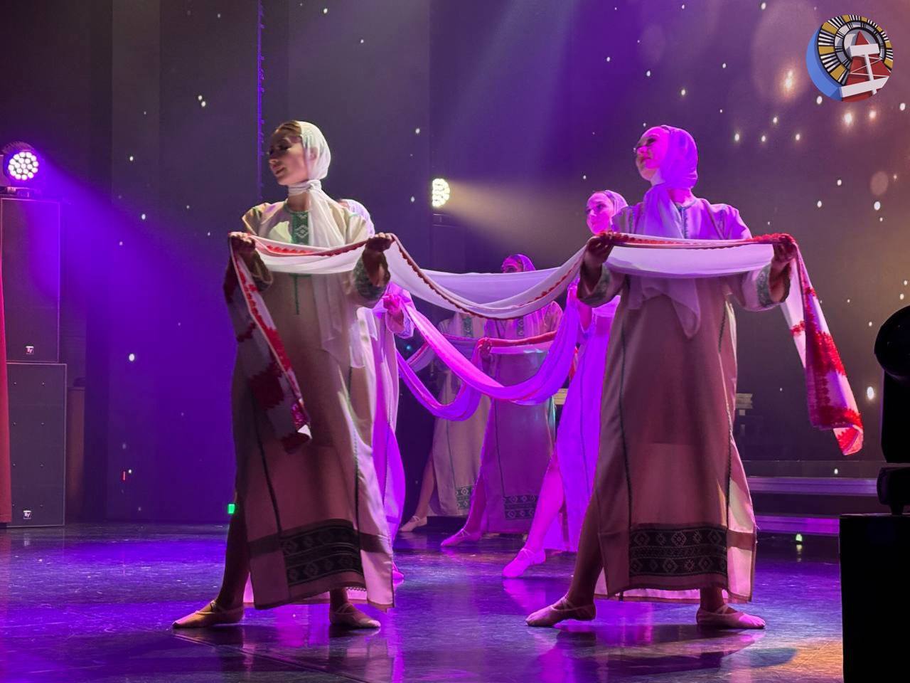 Сегодня в центре досуга «Нефтяник» прошел концерт, посвященный празднованию Рождества Христова Сегодня в центре досуга «Нефтяник» прошел концерт, посвященный празднованию Рождества Христова