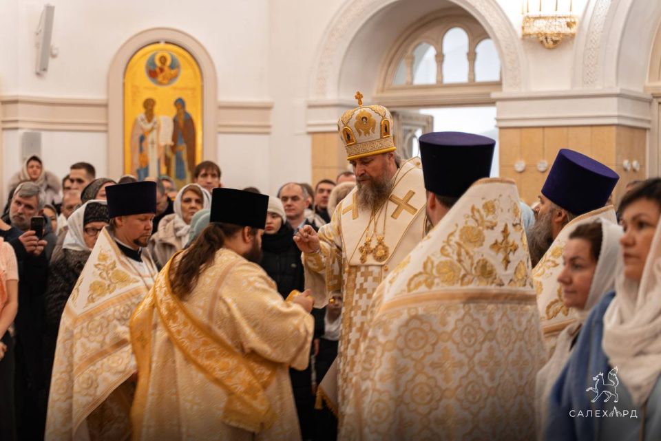 Сотни салехардцев встретили Рождество Христово в храмах города