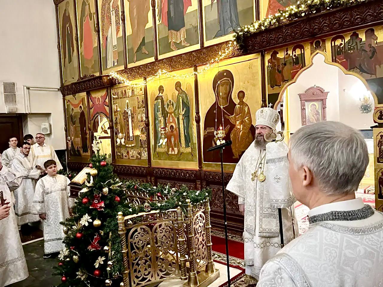 Друзья! Поздравляем вас с праздником Рождества Христова! Друзья! Поздравляем вас с праздником Рождества Христова!