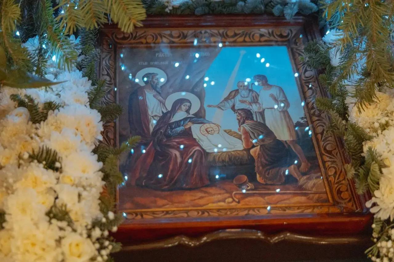 Друзья! Поздравляем вас с праздником Рождества Христова! Друзья! Поздравляем вас с праздником Рождества Христова!