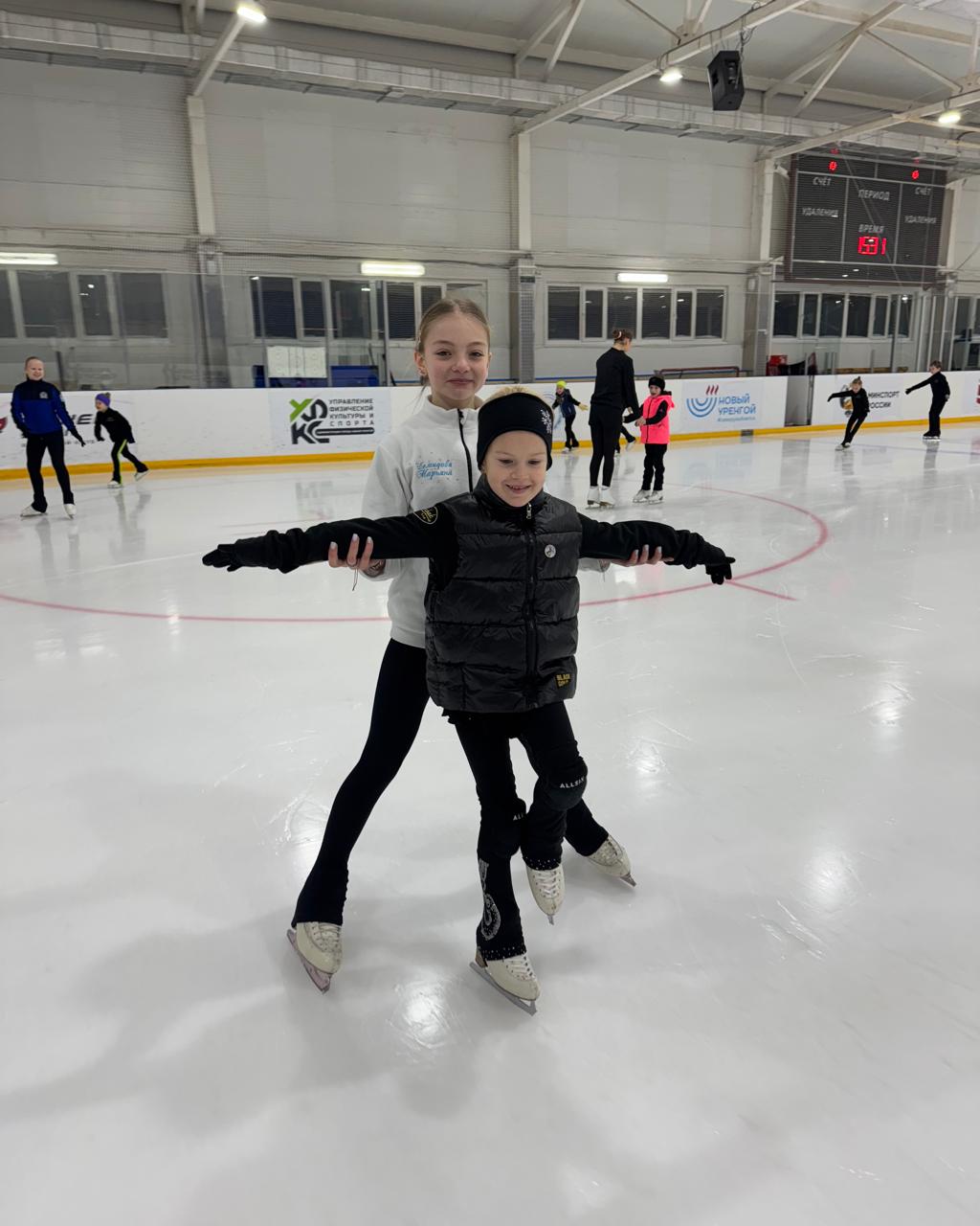 Сегодня, в День фигурного катания, на Ямале прошли мастер-классы по этому виду спорта сразу в нескольких городах округа