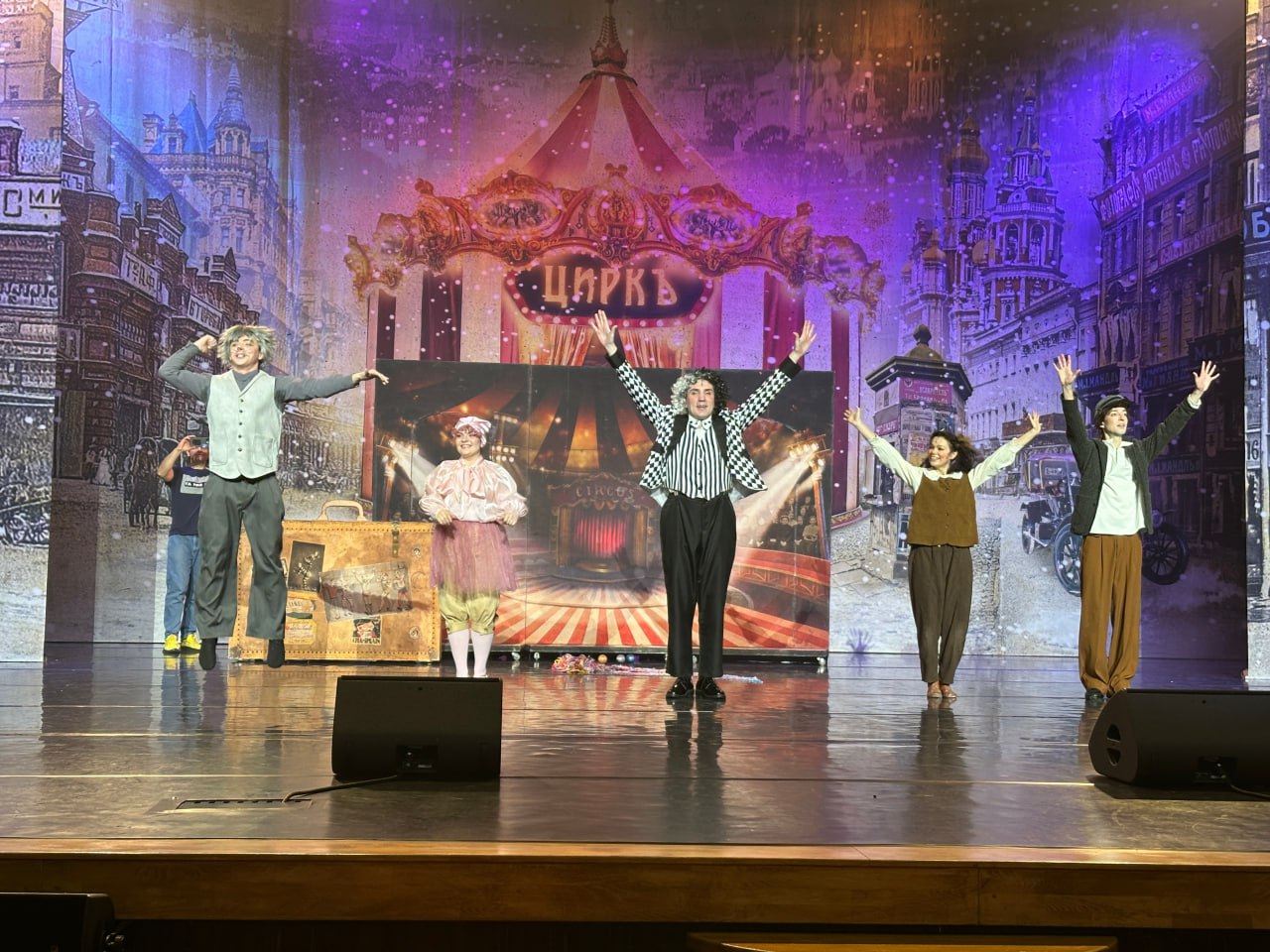 В Салехарде на сцене Ямальской филармонии с большим успехом прошли гастроли Московского театра мюзикла