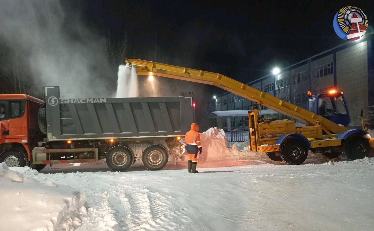 Уборка города в дни новогодних каникул продолжается Уборка города в дни новогодних каникул продолжается