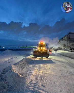 Уборка города в дни новогодних каникул продолжается