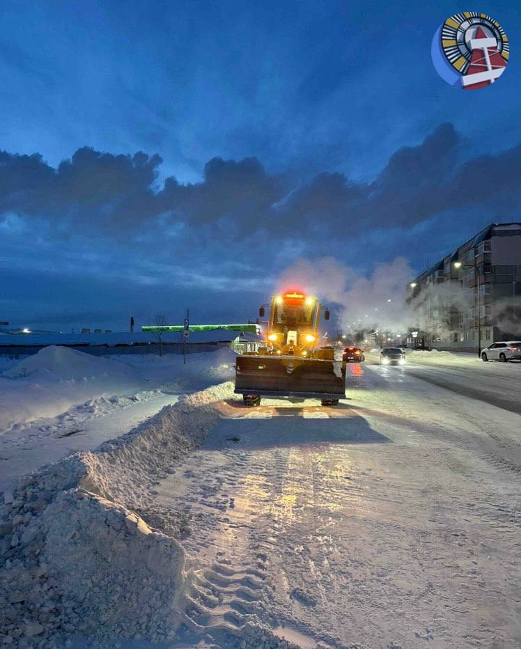 Уборка города в дни новогодних каникул продолжается
