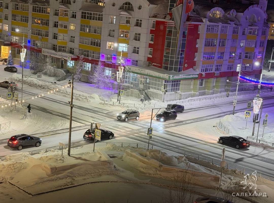 Внимание, салехардцы!. На перекрёстке Мира — Чубынина — Свердлова не работает светофор по причине обрыва кабеля питания светофорного объекта