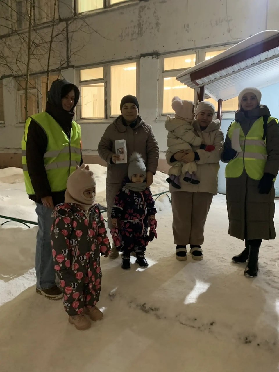 Активисты «Родительского патруля» Ноябрьска заботятся о безопасности детей на дорогах Активисты «Родительского патруля» Ноябрьска заботятся о безопасности детей на дорогах