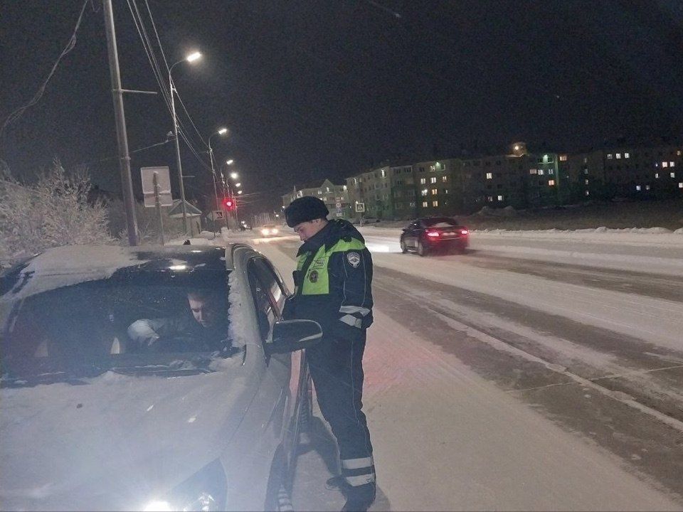 Тазовские автоинспекторы провели сплошную проверку водителей