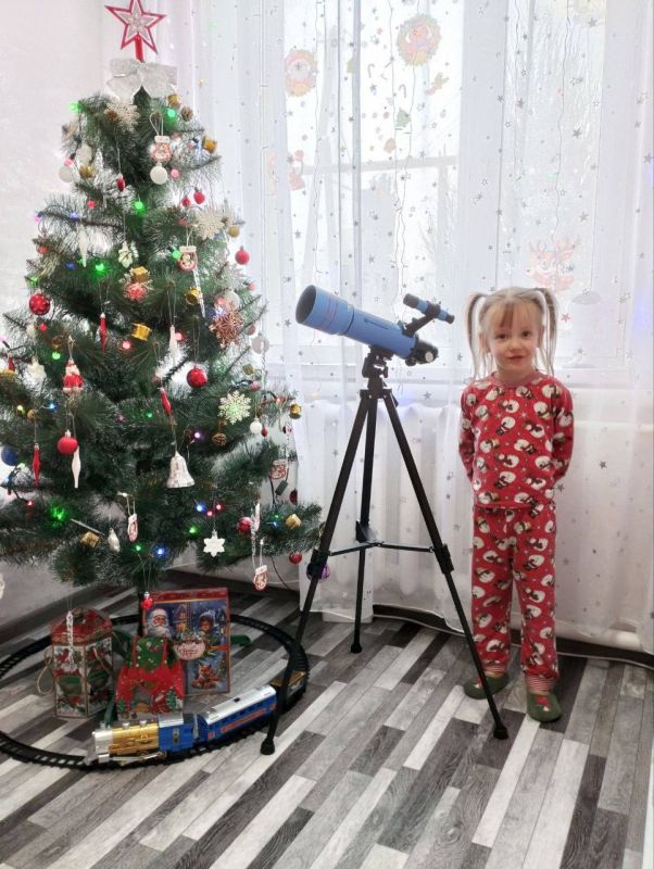 Телескоп для Николь: региональный Госстройнадзор исполнил новогоднюю мечту девочки из Волновахского района