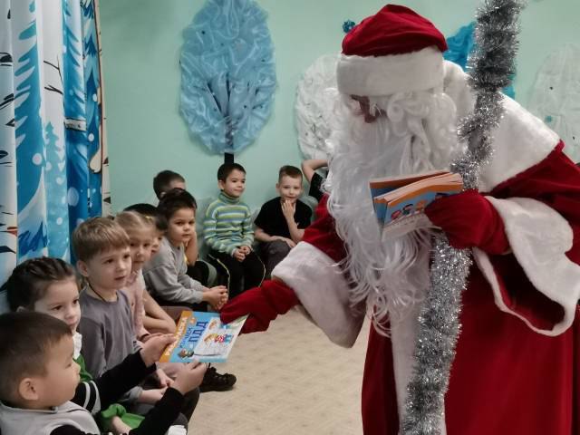 В Тазовском районе автоинспекторы провели новогоднее мероприятие для воспитанников детского сада «Солнышко», посвященное безопасности дорожного движения В Тазовском районе автоинспекторы провели новогоднее мероприятие для воспитанников детского сада «Солнышко», посвященное безопасности дорожного движения