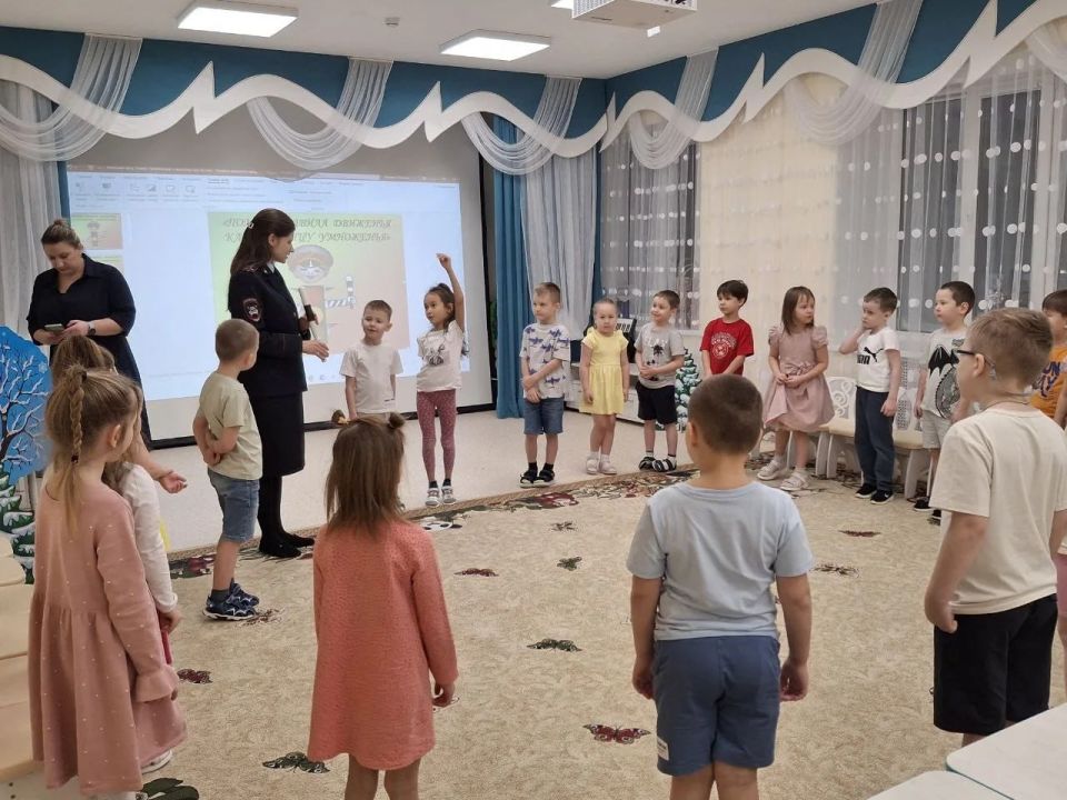 Салехардские автоинспекторы провели соревнования «Я – юный знаток ПДД!» среди дошкольников